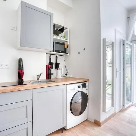 Le Champs Elysees Apartment